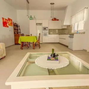  Holiday home Lovely Casa Tamaide - -